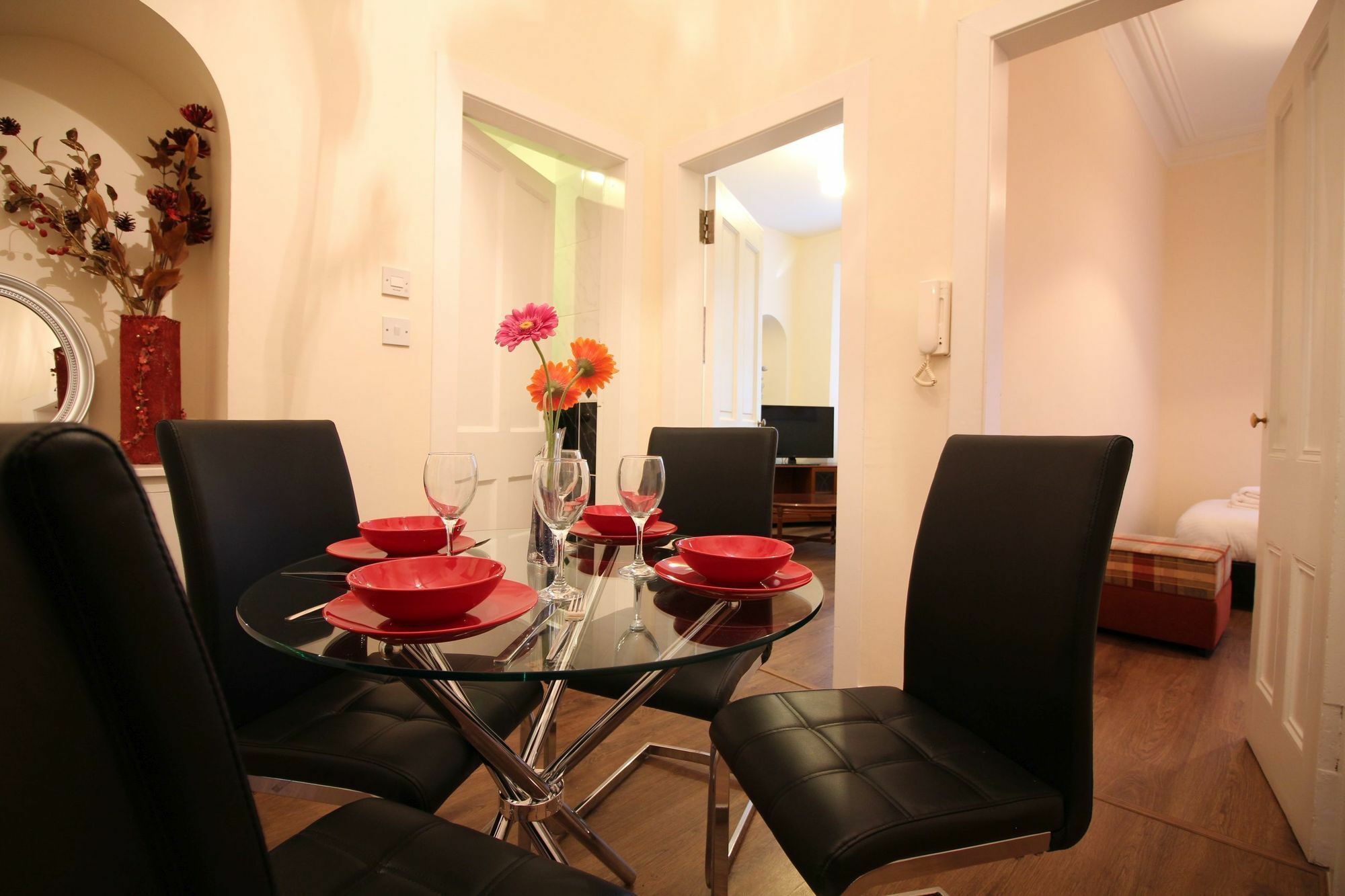 Logie Baird Apartment Хелънсбърг Екстериор снимка