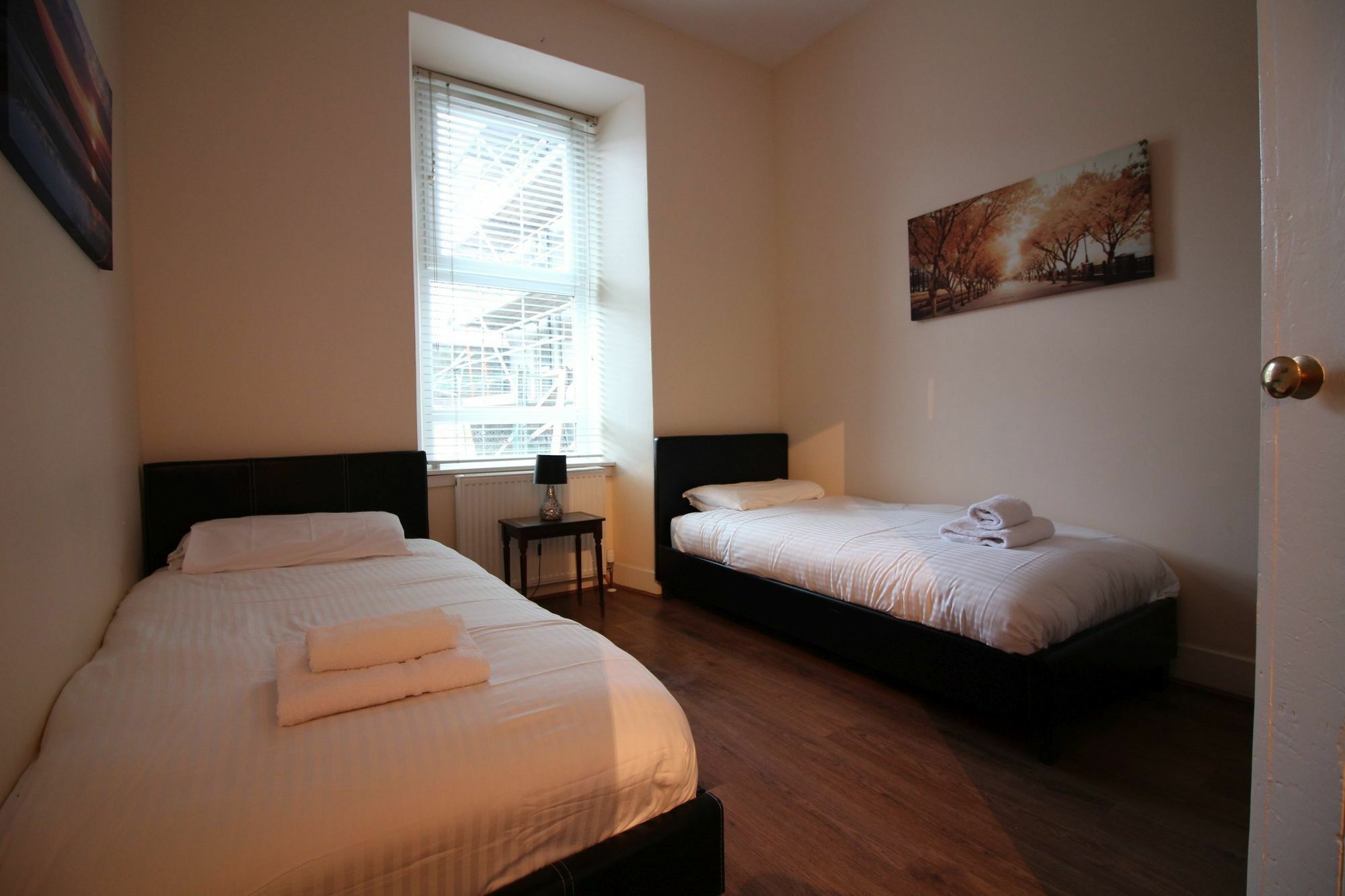 Logie Baird Apartment Хелънсбърг Екстериор снимка
