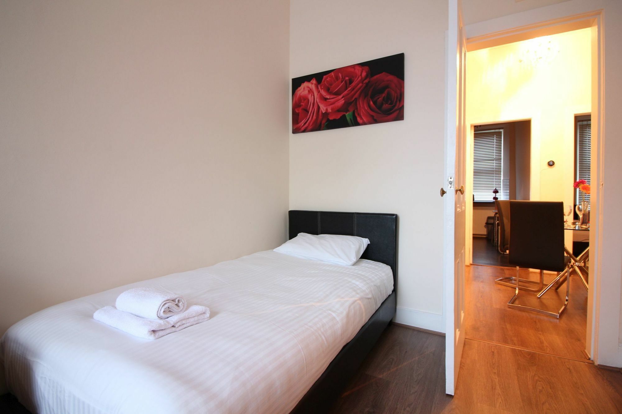 Logie Baird Apartment Хелънсбърг Екстериор снимка